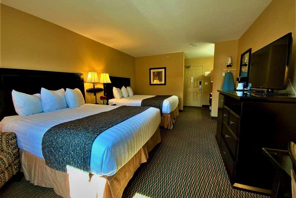 Ramada By Wyndham Surrey/Langley Hotel Room photo
