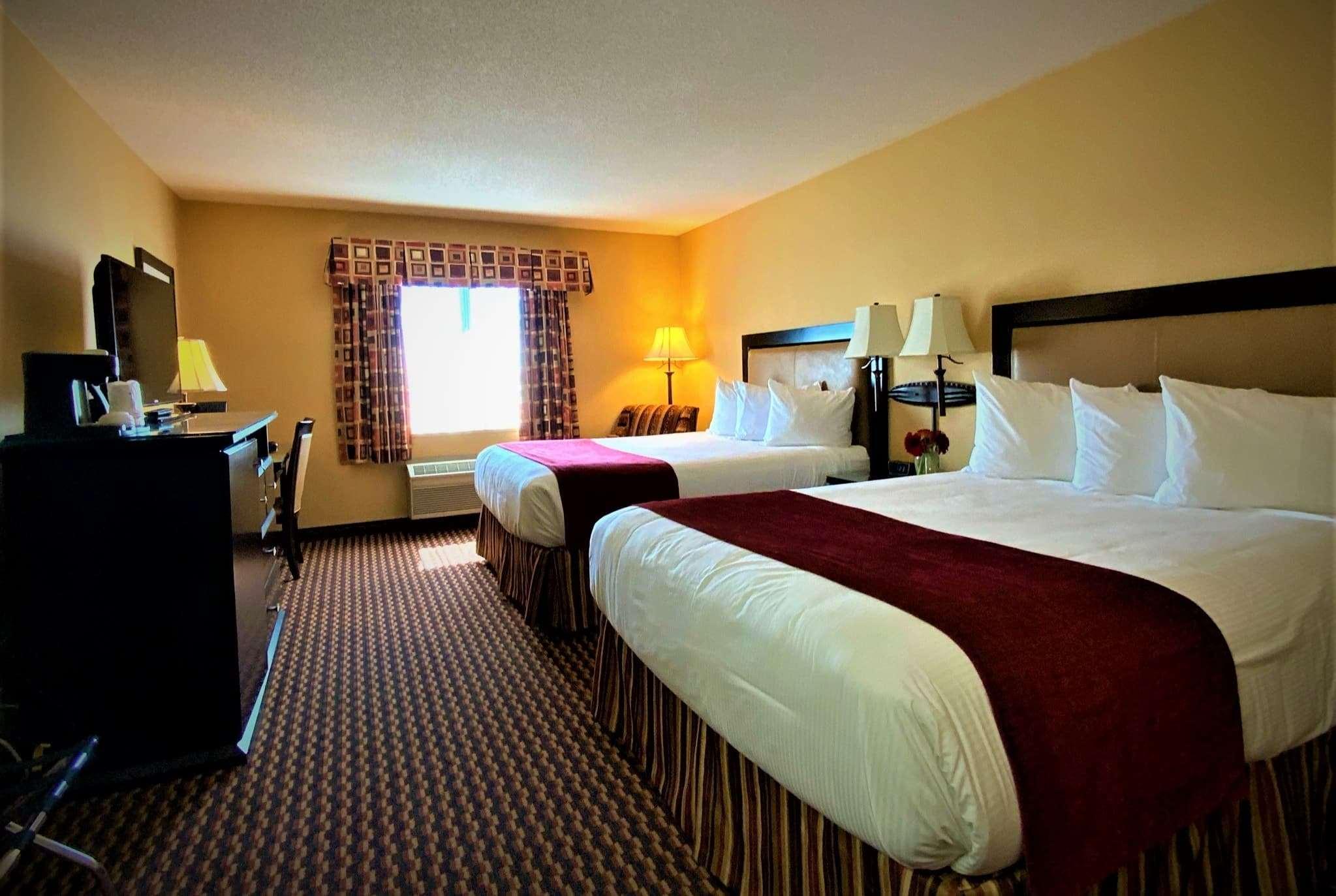Ramada By Wyndham Surrey/Langley Hotel Exterior photo