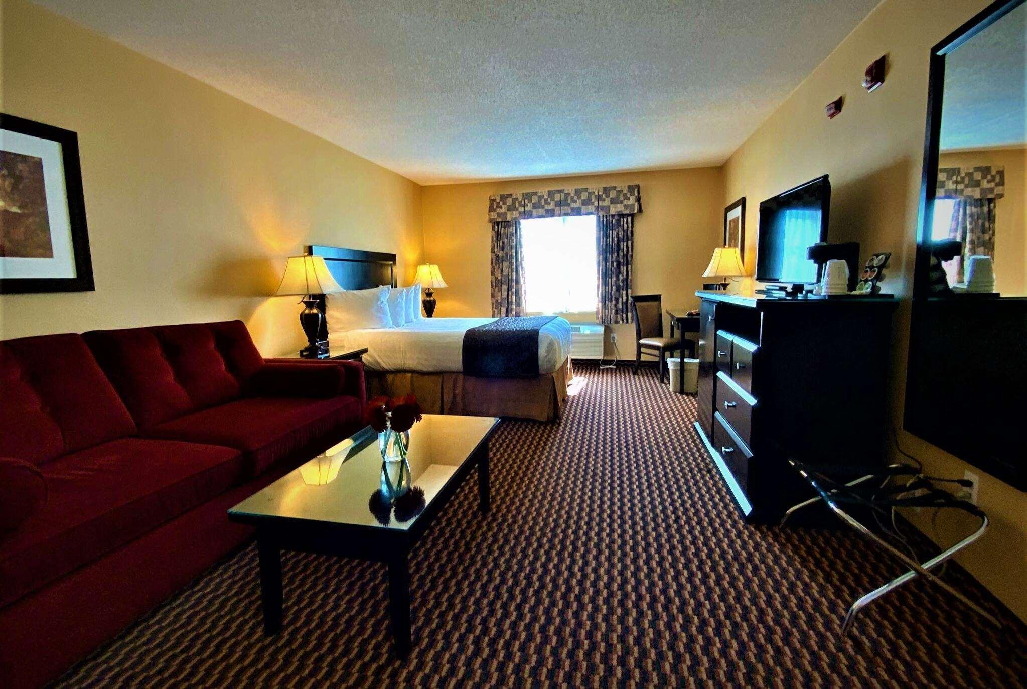 Ramada By Wyndham Surrey/Langley Hotel Exterior photo
