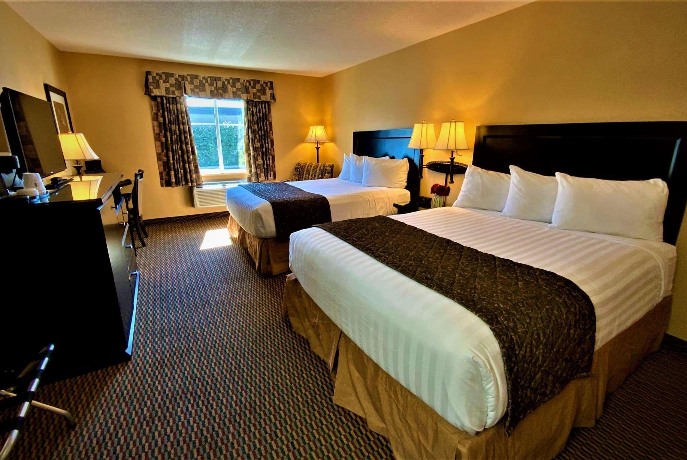 Ramada By Wyndham Surrey/Langley Hotel Exterior photo