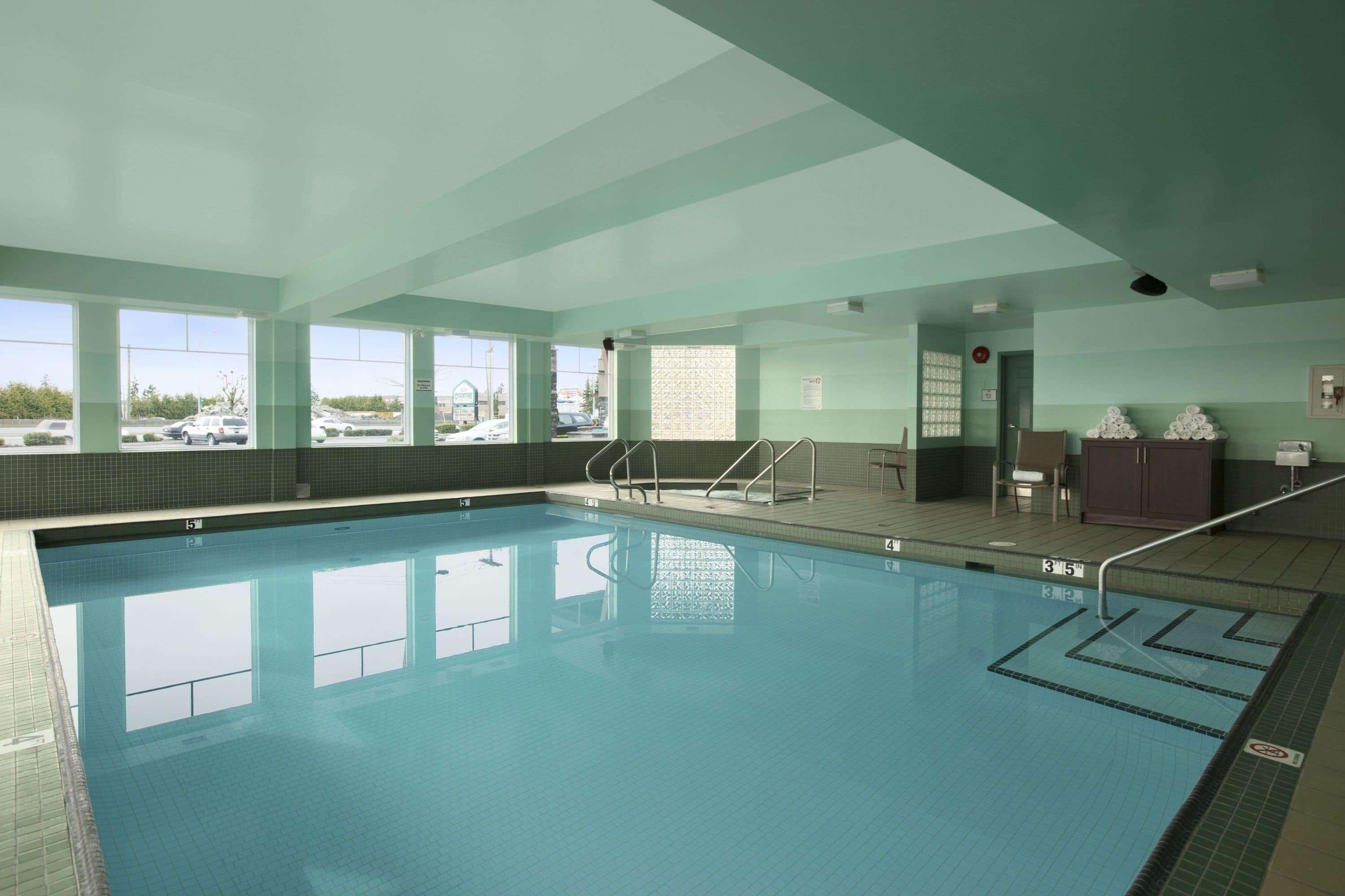 Ramada By Wyndham Surrey/Langley Hotel Exterior photo
