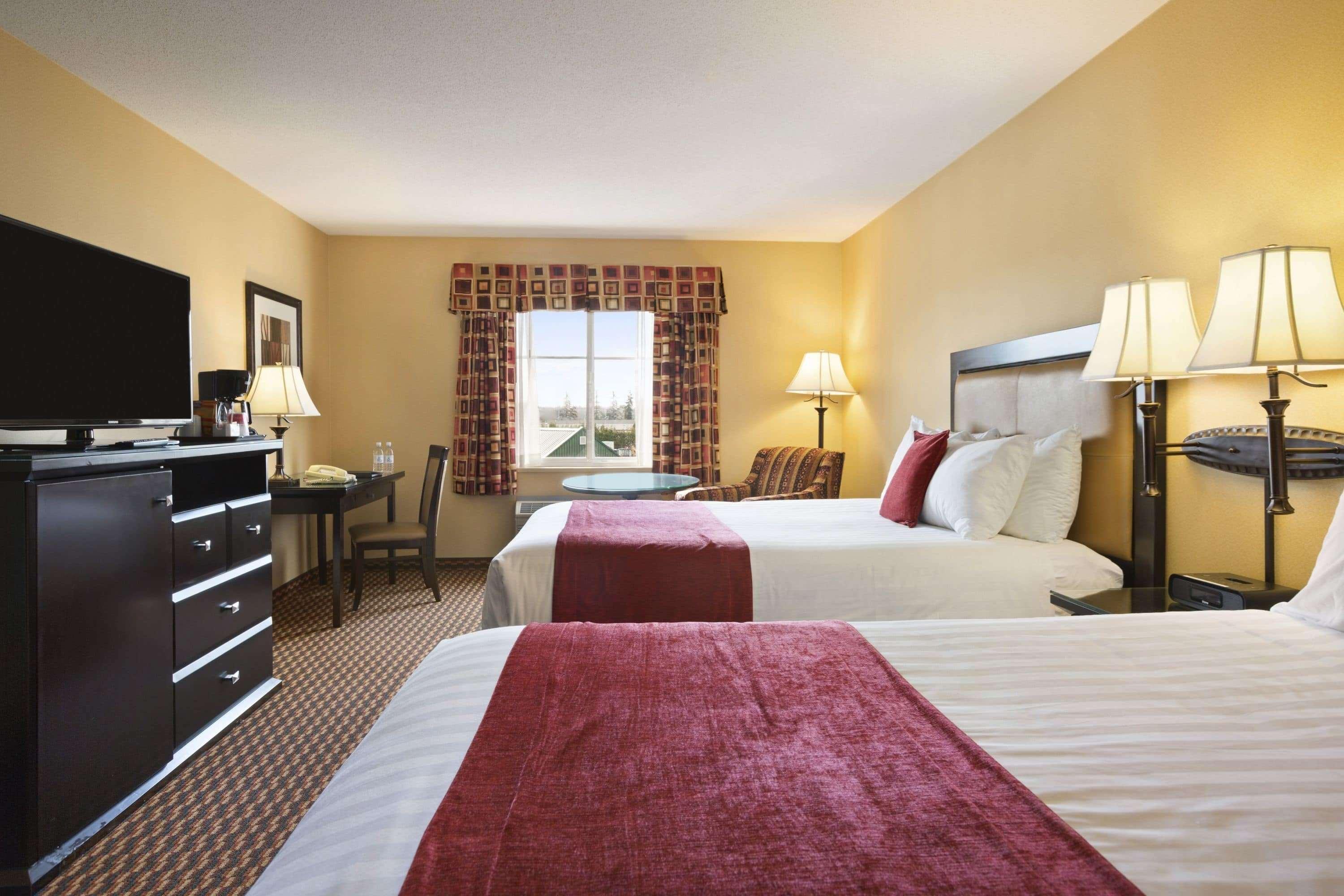 Ramada By Wyndham Surrey/Langley Hotel Exterior photo