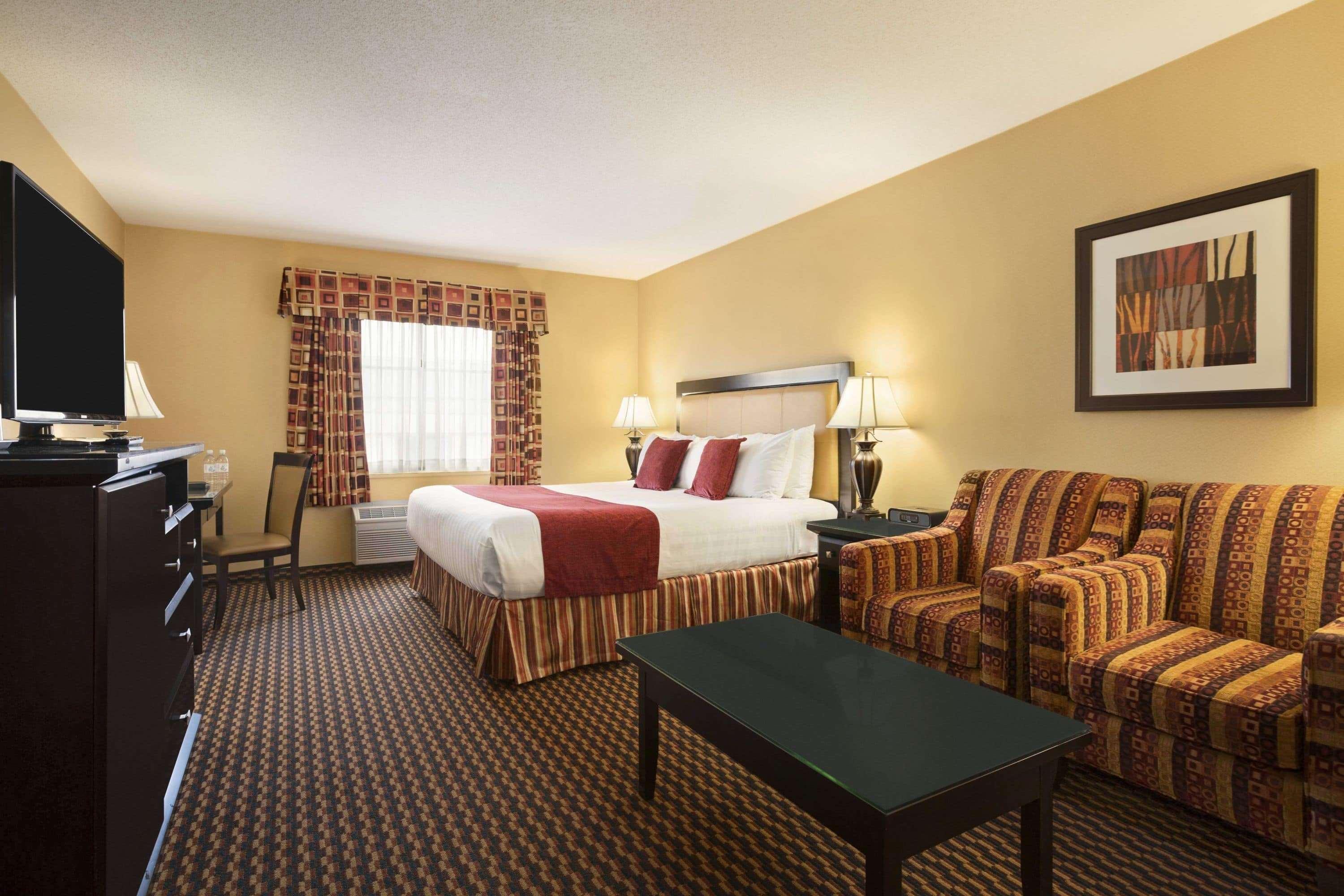 Ramada By Wyndham Surrey/Langley Hotel Exterior photo