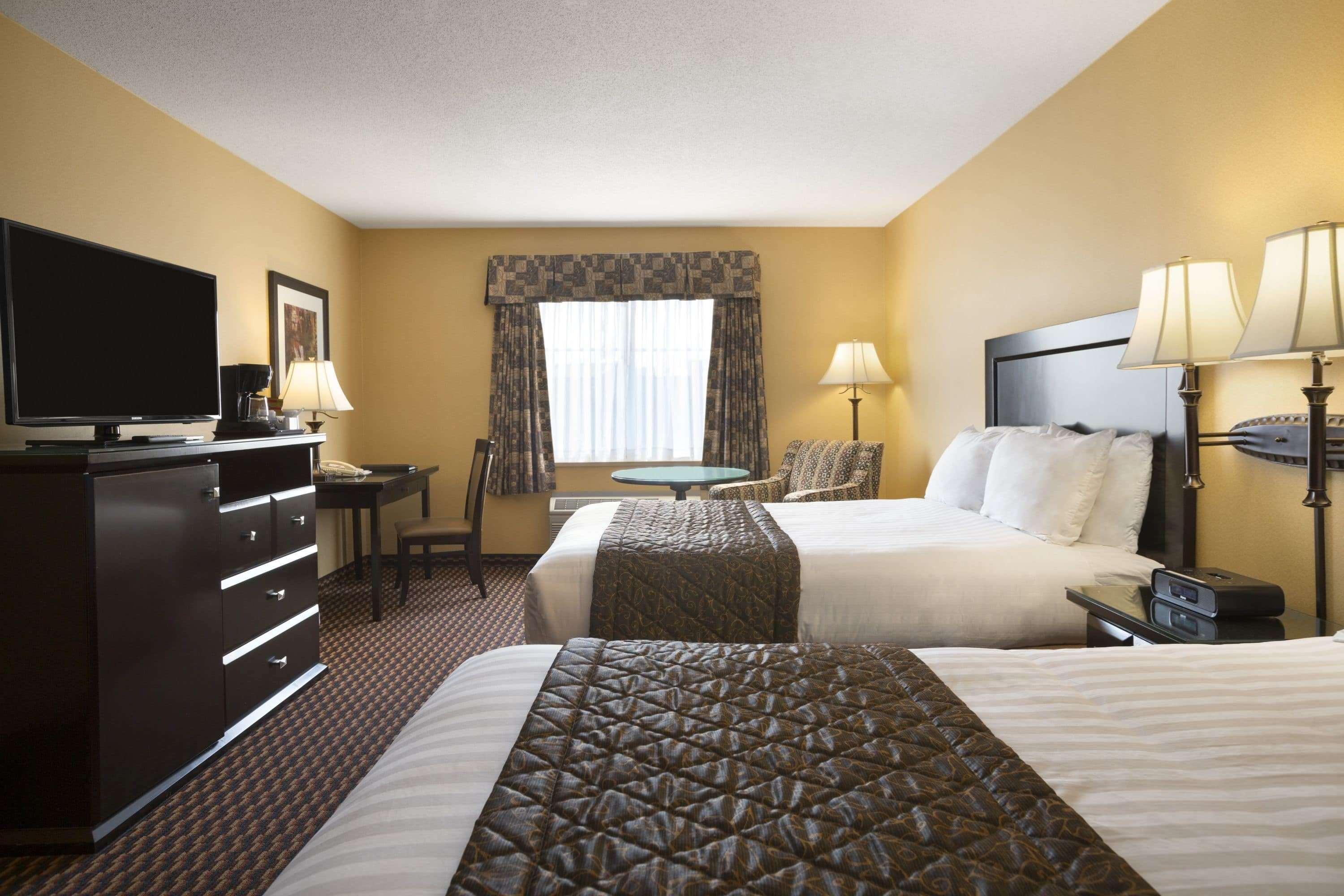 Ramada By Wyndham Surrey/Langley Hotel Exterior photo