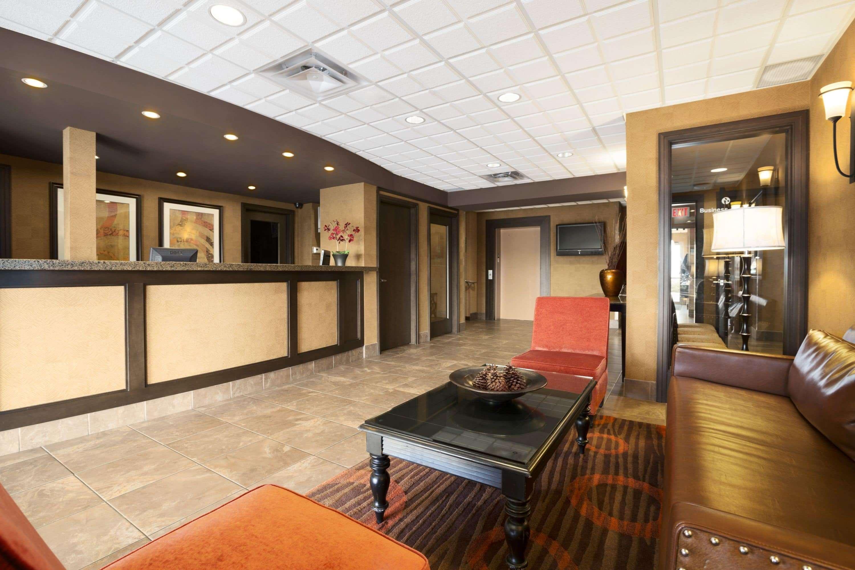 Ramada By Wyndham Surrey/Langley Hotel Exterior photo