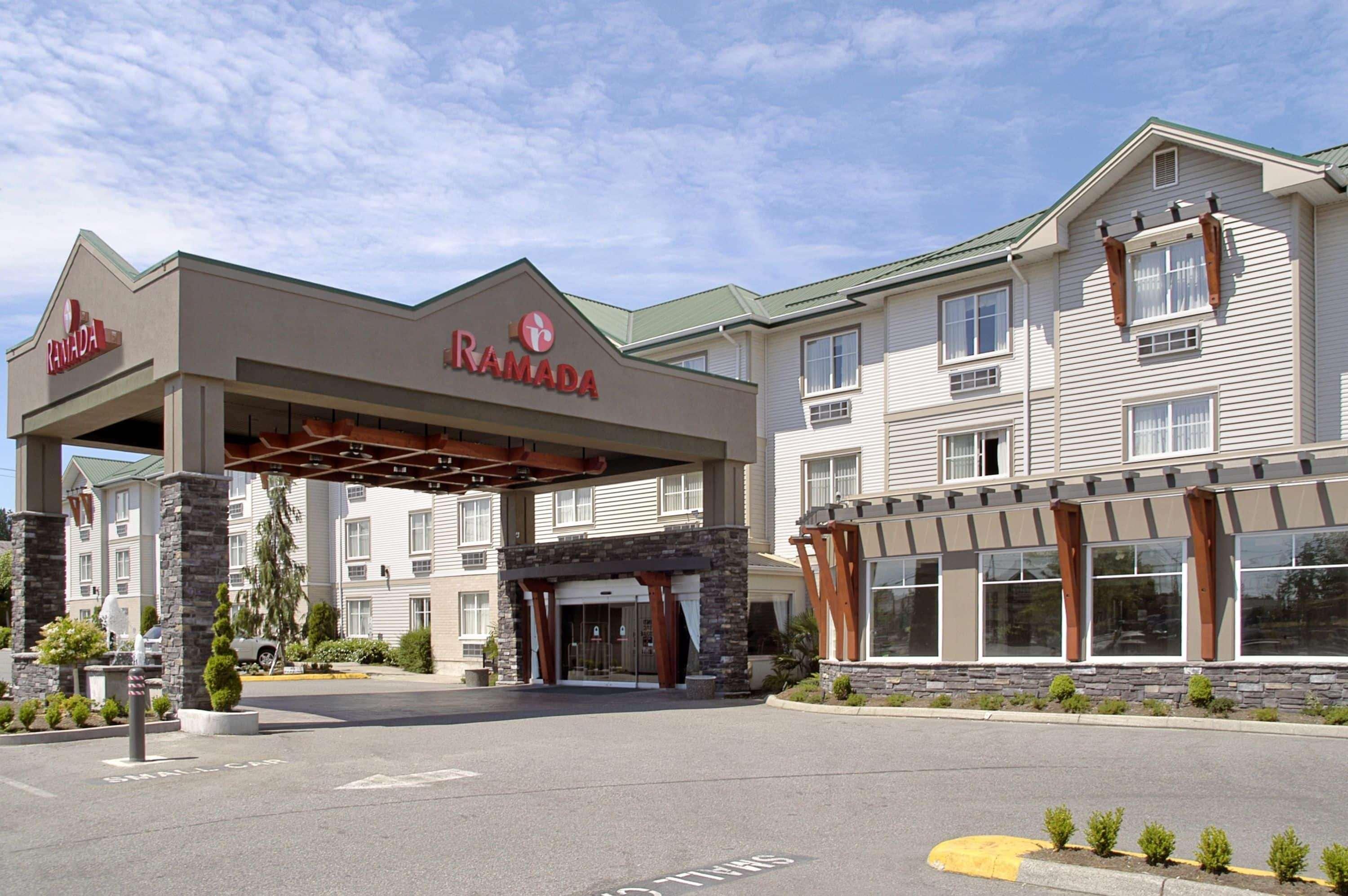Ramada By Wyndham Surrey/Langley Hotel Exterior photo