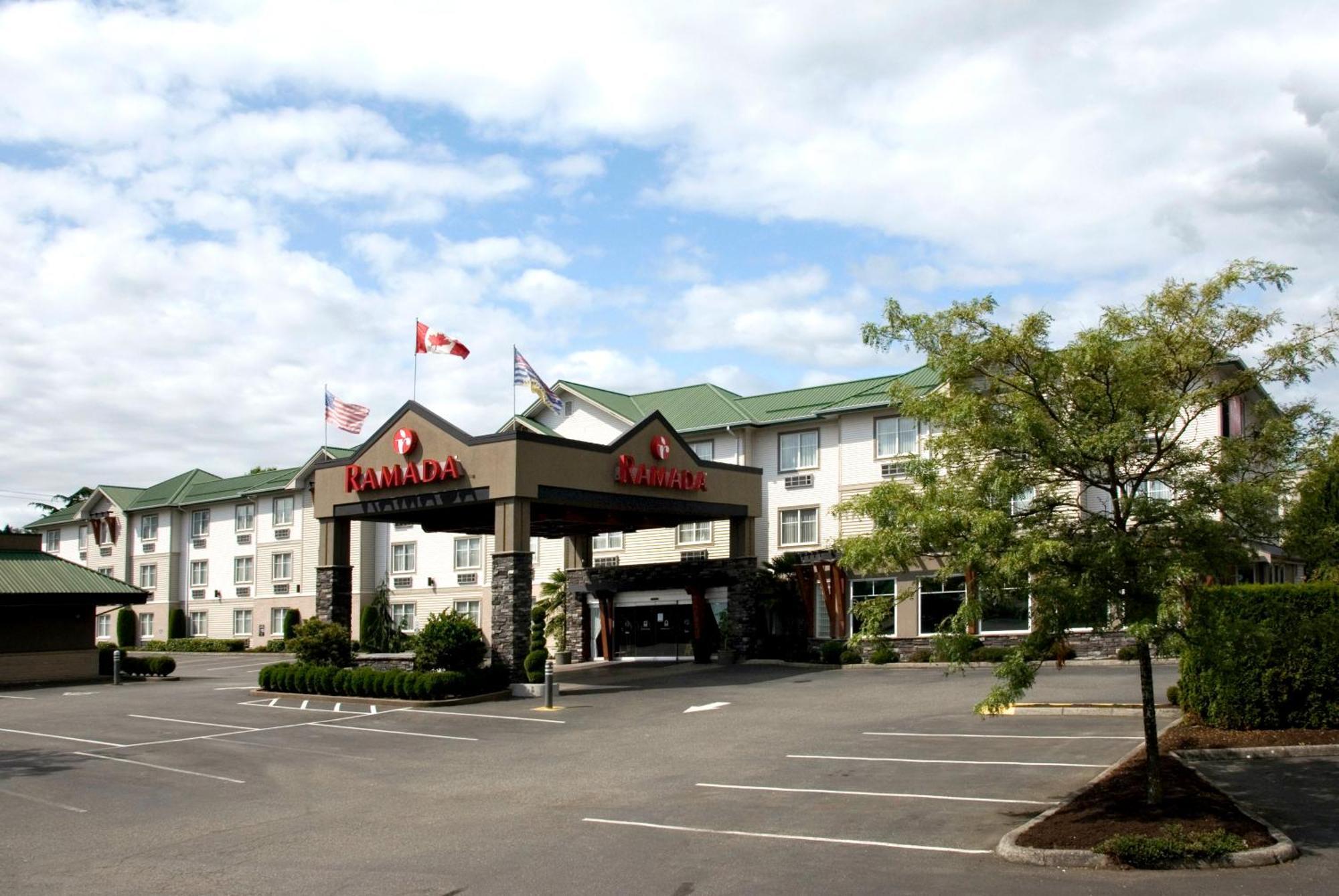 Ramada By Wyndham Surrey/Langley Hotel Exterior photo