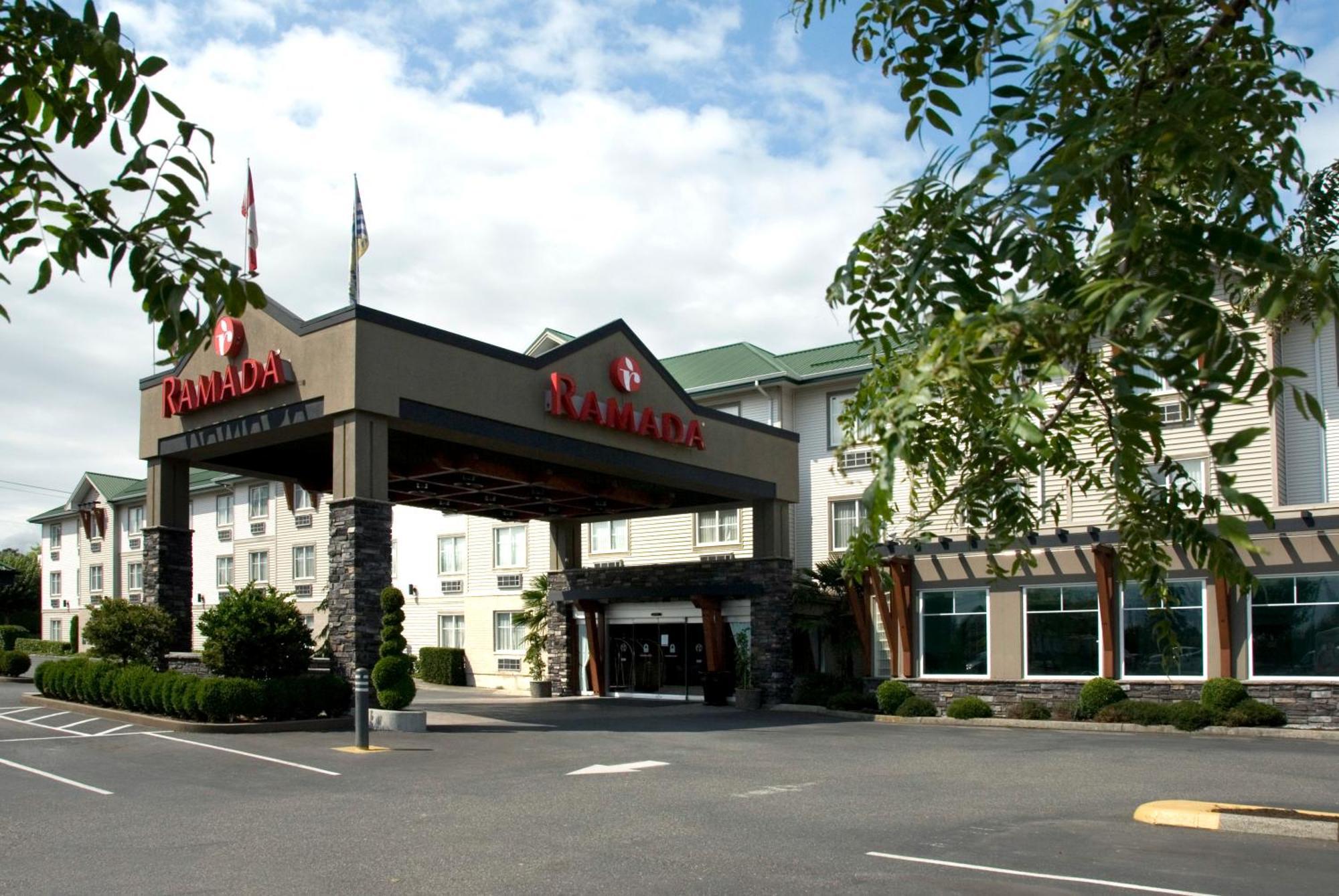 Ramada By Wyndham Surrey/Langley Hotel Exterior photo