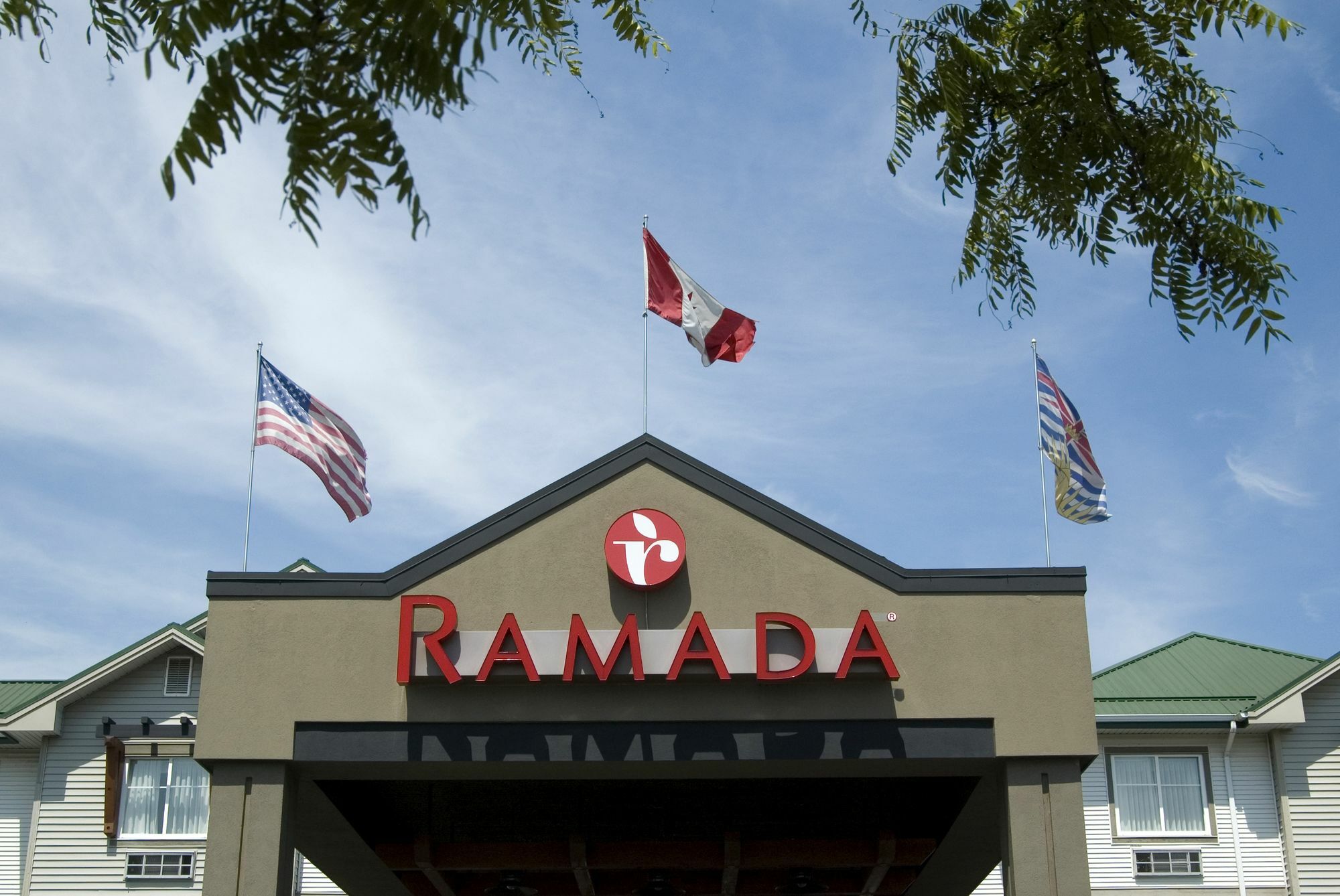 Ramada By Wyndham Surrey/Langley Hotel Exterior photo